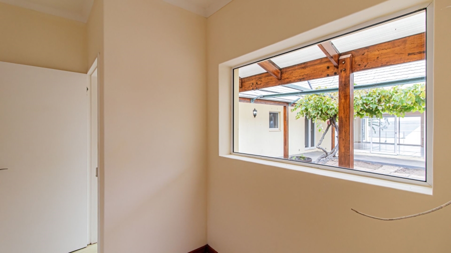 5 Bedroom Property for Sale in Myburgh Park Western Cape